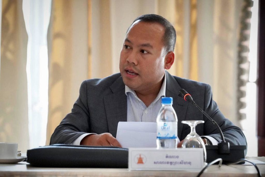 លោក ឡុង ឌីម៉ង់ អភិបាលរងខេត្តព្រះសីហនុ និងជាអនុប្រធានអនុគណៈកម្មការវិនិយោគខេត្តព្រះសីហនុ បានអញ្ជើញចូលរួមកិច្ចប្រជុំ ពិនិត្យលទ្ធផលនៃការចុះពិនិត្យគម្រោងវិនិយោគតាមបណ្ដោះកោះឆ្នេរ និងរមណីយដ្ឋាននានា