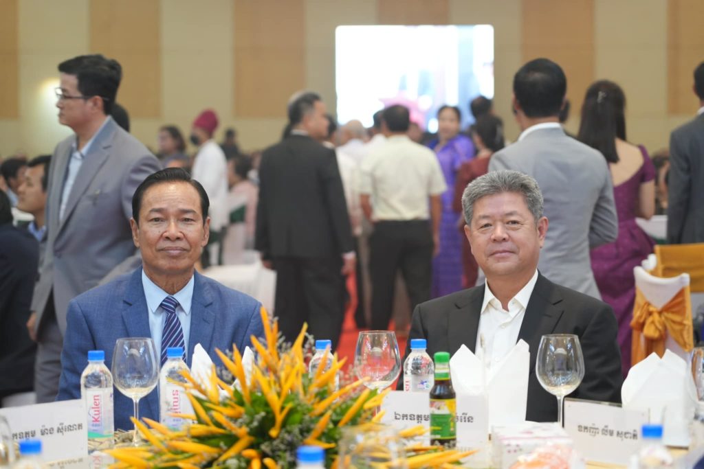 ឯកឧត្តម វង្ស ផាណាត និងឯកឧត្តម គួច ចំរើន បានអញ្ជើញសំណេះសំណាលជាមួយសមាជិក សមាជិកាសភាពាណិជ្ជកម្ម និងអាជីវករក្នុងខេត្តព្រះសីហនុ