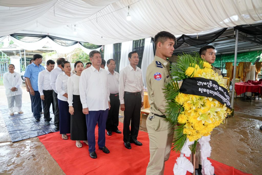 ឯកឧត្តម វង្ស ផាណាត និងឯកឧត្តម គួច ចំរើន និងលោកជំទាវ បានអញ្ជើញដឹកនាំមន្រ្តីក្រោមឱវាទចូលរួមគោរពវិញ្ញាណក្ខន្ធសព ឧបាសក នូចាន់ សារឿន