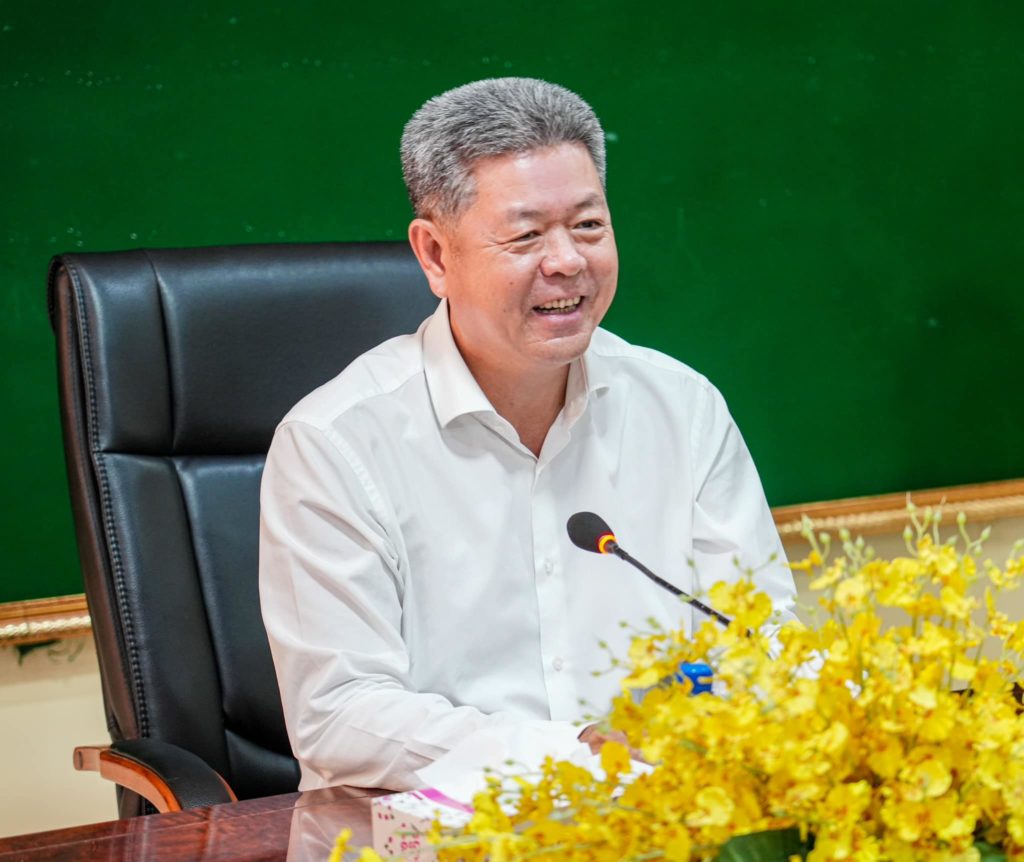 ឯកឧត្តម គួច ចំរើន អភិបាល នៃគណៈអភិបាលខេត្តព្រះសីហនុ អញ្ជើញសំណេះសំណាលជាមួយមន្ត្រីនគរបាលជាតិ នៃស្នងការដ្ឋានខេត្តព្រះសីហនុ