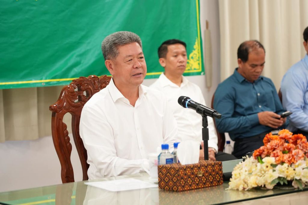 ឯកឧត្តម គួច ចំរើន អភិបាល នៃគណៈអភិបាលខេត្តព្រះសីហនុ អញ្ជើញជួបសំណេះសំណាលជាមួយក្រុមគ្រូពេទ្យ និងមន្ត្រីសុខាភិបាលខេត្តព្រះសីហនុ នៅមន្ទីរពេទ្យបង្អែកចំការចេកខេត្តព្រះសីហនុ