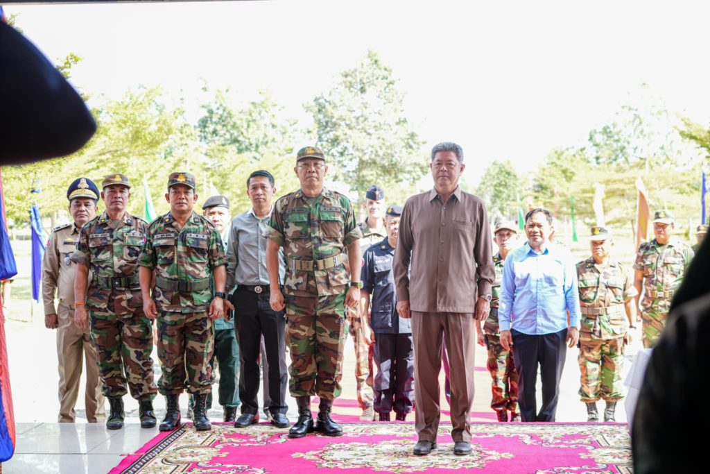 ឯកឧត្តម គួច ចំរើន អភិបាល នៃគណៈអភិបាលខេត្តព្រះសីហនុ បានអញ្ជើញធ្វើ បាឋកថា និងសំណេះសំណាល ដល់នាយទាហាន យោធាចារ្យ នាយទាហានរង ពលទាហាន និងនិស្សិតនាយទាហានសកម្ម