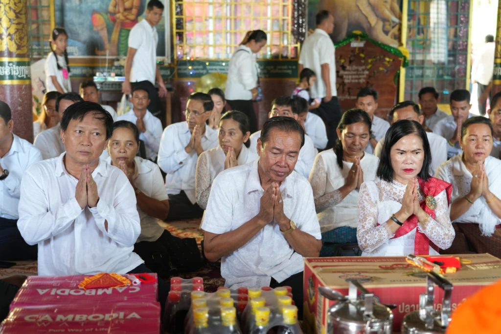 ឯកឧត្តម វង្ស ផាណាត និងលោកជំទាវ បានមូលមតិគ្នាប្រារព្ធពិធីបុណ្យកាន់បិណ្ឌ រាប់បាតវេនទី២ នៅវត្តជោតញ្ញាណ (វត្តលើ)