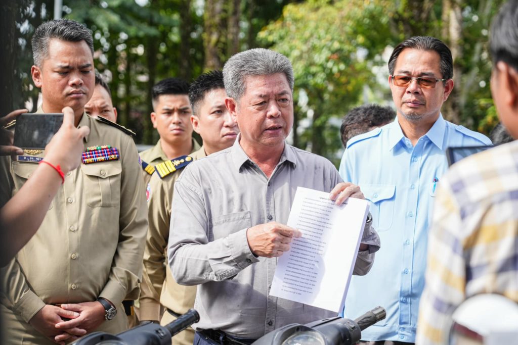 ឯកឧត្តម គួច ចំរើន អញ្ជើញទៅលើកទឹកចិត្តដល់កងកម្លាំងអធិការដ្ឋានគរបាលក្រុងព្រះសីហនុ ក្នុងកិច្ចសហប្រតិបត្តិការបង្ក្រាបករណីអំពើលួច និងទទួលផលចោរកម្មនៅសង្កាត់លេខ៤