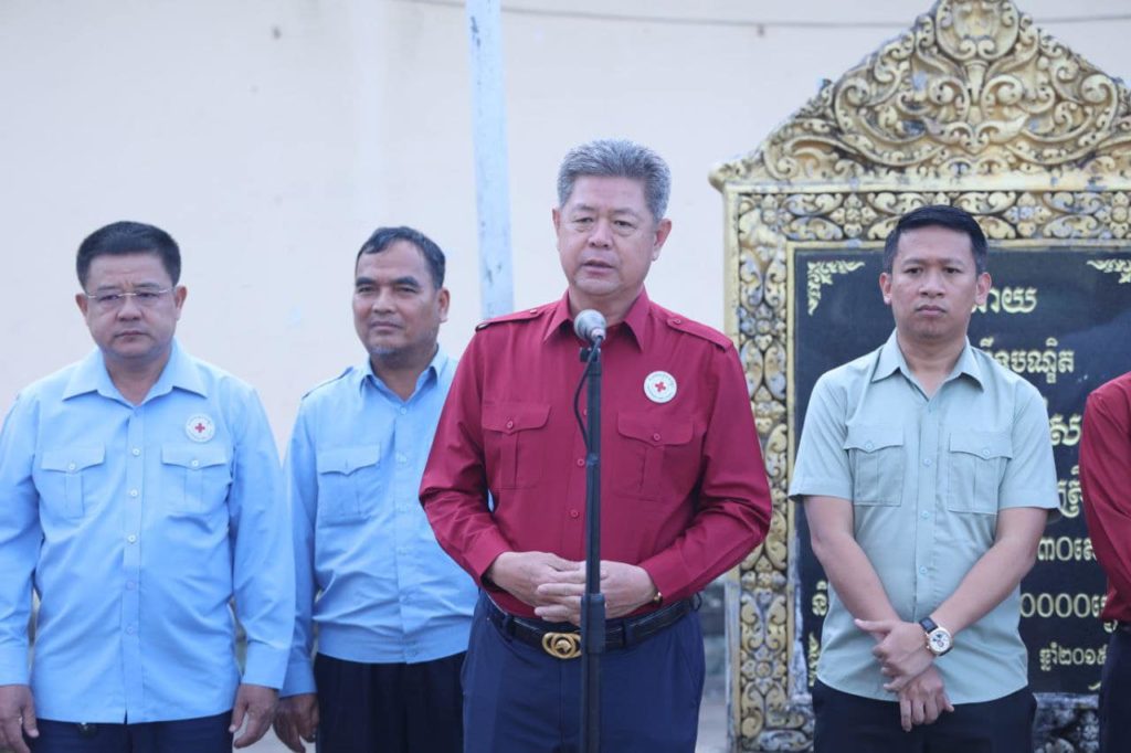 ឯកឧត្តម គួច ចំរើន បាននាំយកអំណោយមនុស្សធម៌ចែកជូនដល់ប្រជាពលរដ្ឋរងគ្រោះដោយសារខ្យល់កន្ត្រាក់ បណ្ដាលប៉ះពាល់ដល់ប្រជាពលរដ្ឋរងផលប៉ះពាល់តិចតួចក្នុង ឃុំចំនួន២ ក្នុងស្រុកព្រៃនប់