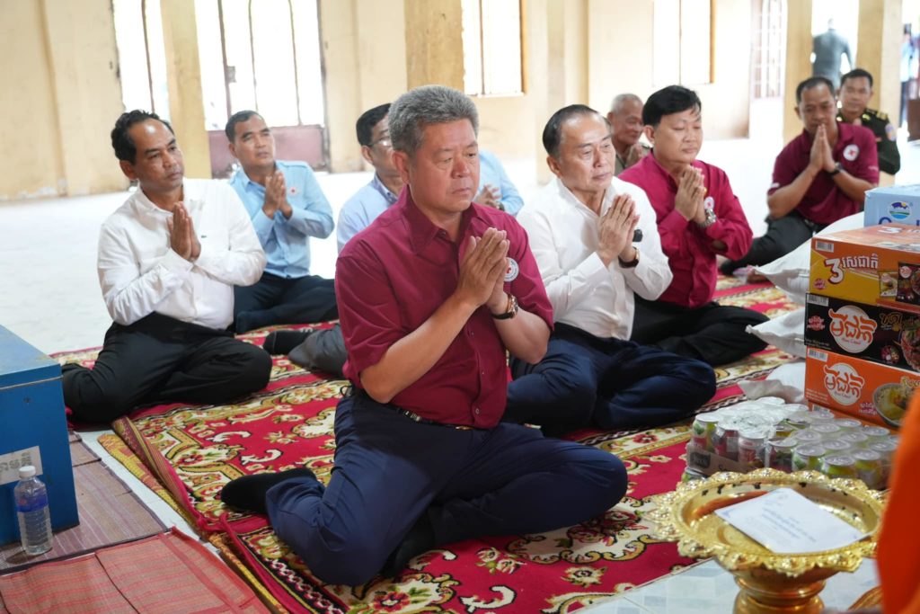 ឯកឧត្តម គួច ចំរើន បាននាំយកអំណោយមនុស្សធម៌ចែកជូនដល់ប្រជាពលរដ្ឋរងគ្រោះដោយសារខ្យល់កន្ត្រាក់ បណ្ដាលប៉ះពាល់ដល់ប្រជាពលរដ្ឋរងផលប៉ះពាល់តិចតួចក្នុង ឃុំចំនួន២ ក្នុងស្រុកព្រៃនប់