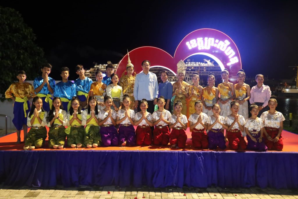 រដ្ឋបាលខេត្តព្រះសីហនុ បានរៀបចំកម្មវិធីសម្តែងសិល្បៈ វប្បធម៌ប្រពៃណីជាតិទទួលស្វាគមន៍ភ្ញៀវទេសចរណ៍ជាតិ និងអន្តរជាតិ ដែលមកលេងកម្សាន្តនៅក្នុងខេត្តព្រះសីហនុ