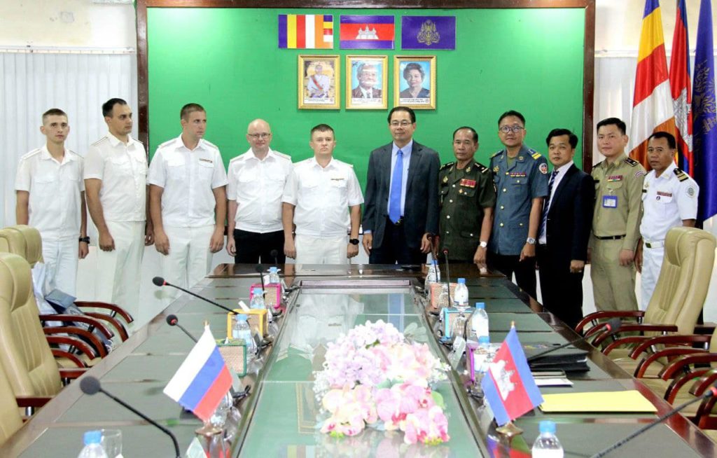 លោក ម៉ាង ស៉ីណេត អភិបាលរងខេត្តព្រះសីហនុ បានទទួលជួបសម្តែងការគួរសម ជាមួយលោកវរនាវីទោ Roman Mokhov មេបញ្ជាការនាវាកងទ័ពជើងទឹករុស្សី ឈ្មោះ Admiral Panteleev
