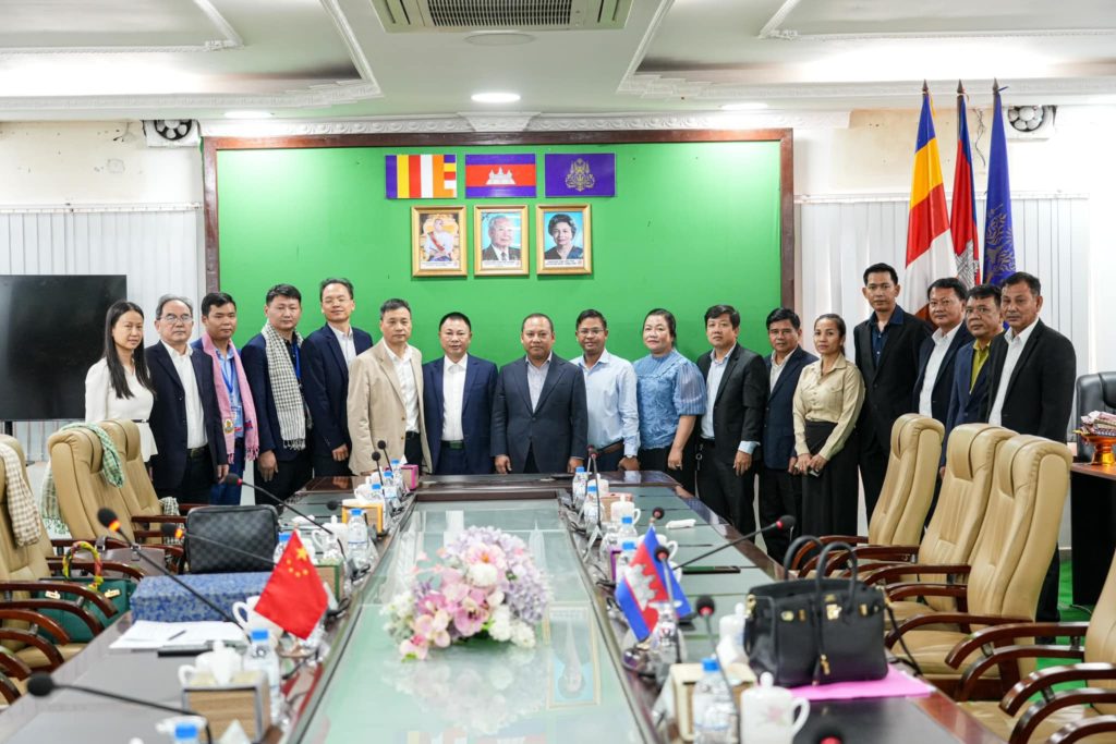 លោក ឡុង ឌីម៉ង់ អភិបាលរងខេត្តព្រះសីហនុ  ទទួលជួបសំដែងការគួរសម និងពិភាក្សាការងារជាមួយគណៈប្រតិភូសមាគមហឺហួយ (Hehui)
