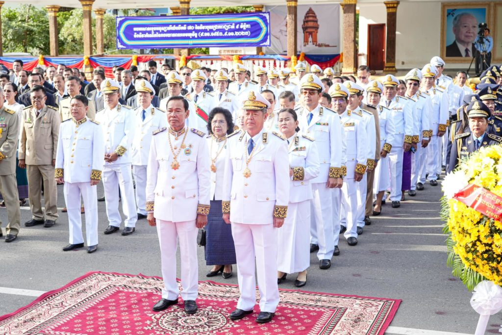 ឯកឧត្តម វង្ស ផាណាត និងឯកឧត្តម គួច ចំរើន  បានអញ្ជើញចូលរួមពិធីអបអរសាទរខួបអនុស្សាវរីយ៍លើកទី៧០ នៃទិវាបុណ្យឯករាជ្យជាតិ ០៩ វិច្ឆិកា និងទិវាកំណើត នៃកងយោធាពលខេមរភូមិន្ទ (០៩វិច្ឆិកា ១៩៥៣-០៩ វិច្ឆិកា ២០២៣)