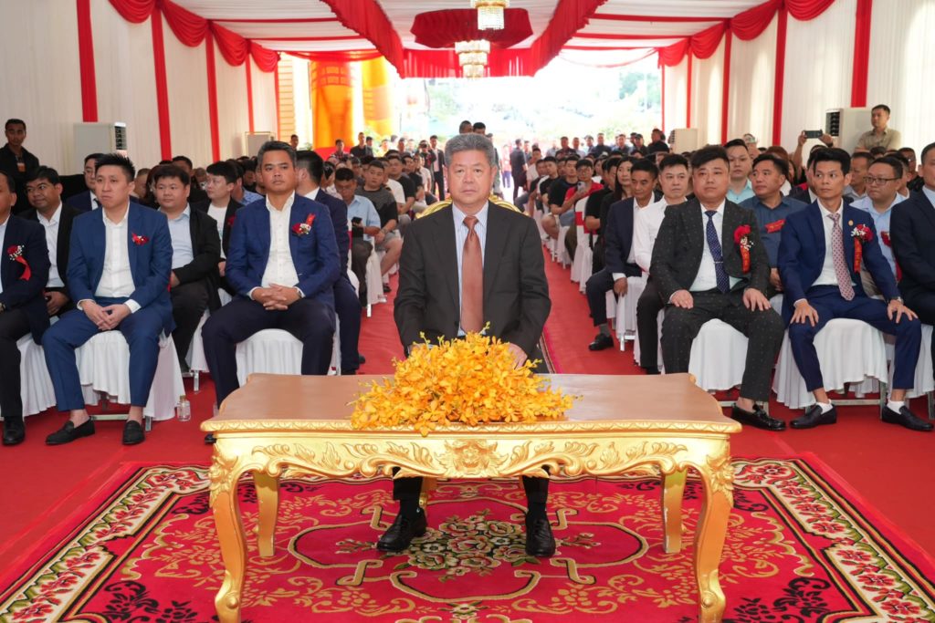 ឯកឧត្តម គួច ចំរើន អភិបាល នៃគណៈអភិបាលខេត្តព្រះសីហនុ បានអញ្ជើញជាអធិបតីក្នុងពិធីសម្ពោធសណ្ឋាគារ កាស៊ីណូ ប៉ាវលី ភោជនីយដ្ឋានឆាវសាន់ និងក្រុមហ៊ុនហុងមិនសាងហាង