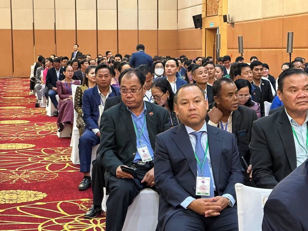 លោក ឡុង ឌីម៉ង់ អភិបាលរង នៃគណៈអភិបាលខេត្តព្រះសីហនុ បានតំណាងរដ្ឋបាលខេត្តអញ្ជើញចូលរួម ពិធីបិទសន្និបាតបូកសរុបលទ្ធផលការងារឆ្នាំ២០២៣ និងលើកទិសដៅការងារឆ្នាំ២០២៤​របស់ក្រសួងព័ត៌មាន​​