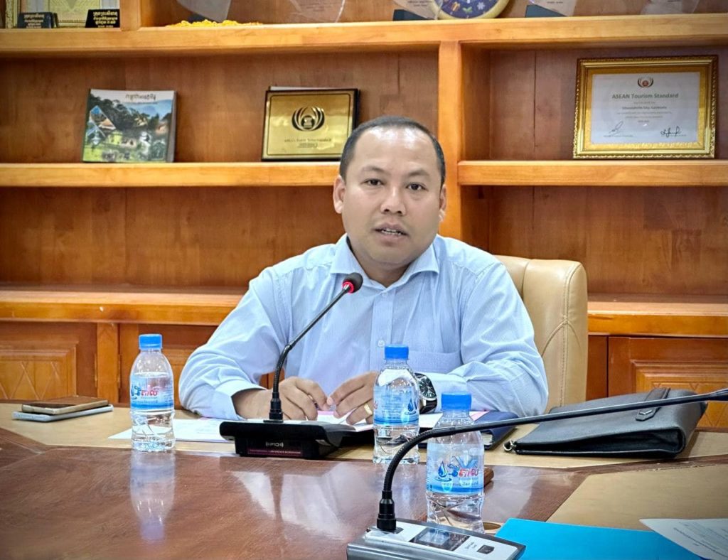 លោក ឡុង ឌីម៉ង់ អញ្ជើញដឹកនាំកិច្ចប្រជុំត្រួតពិនិត្យ តាមដាន ការអនុវត្ត ពេលវេលាបញ្ចេញនិងប្រមូល និងដឹកជញ្ជូនសំរាម ក្រុងព្រះសីហនុ