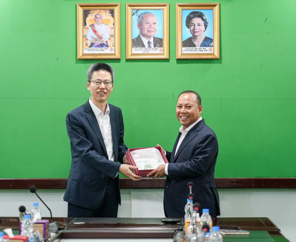 លោក ឡុង ឌីម៉ង អភិបាលរងខេត្តព្រះសីហនុ បានទទួលជួបពិភាក្សាការងារជាមួយគណប្រតិភូចិនដឹកនាំដោយលោក ZHANG WEIMIN