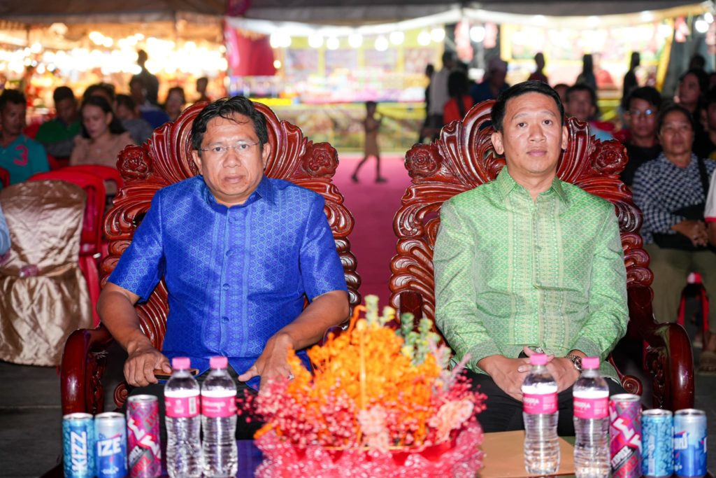 ឯកឧត្តម ផល សុជាតិ និងលោក មីន កុម្ភៈ អញ្ជើញសម្ពោធពិព័រណ៍ផលិតផលក្នុងស្រុក ភូមិមួយផលិតផលមួយ នៅទីលានតេជោ