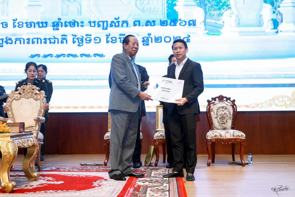 លោក មីន កុម្ភៈ អភិបាលរងខេត្តព្រះសីហនុ បានអញ្ជើញចូលរួមក្នុងពិធីផ្សព្វផ្សាយការរៀបចំកសាងសមិទ្ធផលប្រវត្តិសាស្រ្ត សួនតេជោសន្តិភាព
