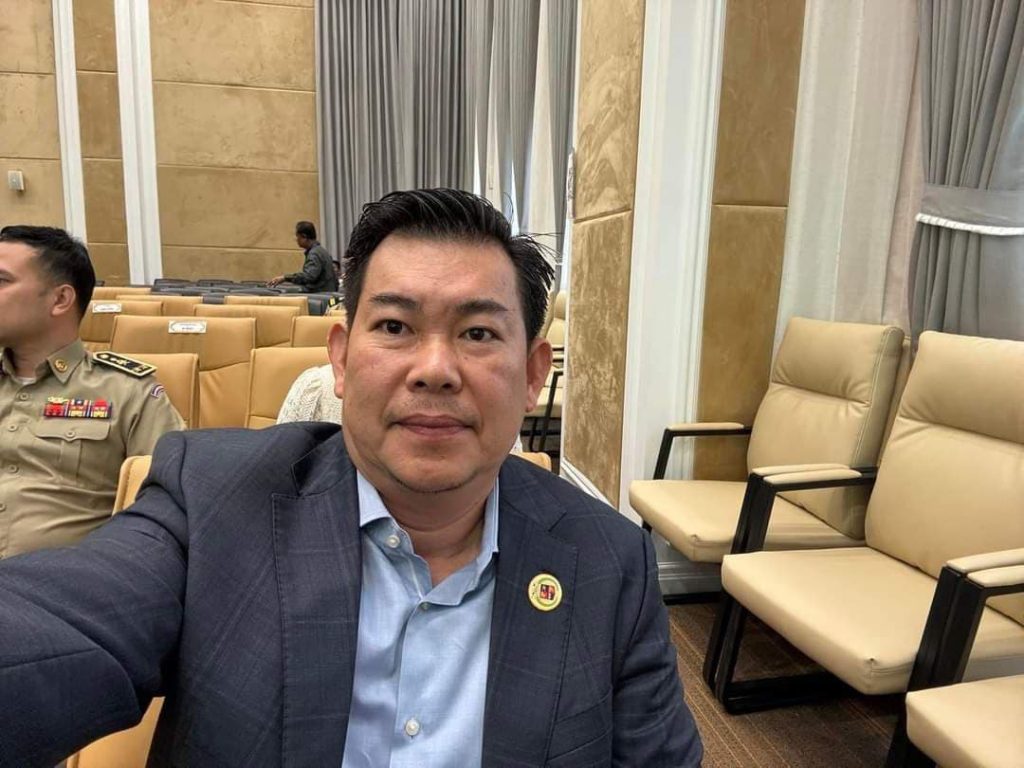 លោក ជាវ វិជ្ជាក់ អភិបាលរងខេត្តព្រះសីហនុ បានចូលរួមកិច្ចប្រជុំស្ដីពី «ការពង្រឹងរបៀបរបបការងាររបស់គណៈកម្មាធិការប្រយុទ្ធនឹងជំងឺអេដស៍/កាមរោគ ក្រសួងមហាផ្ទៃ
