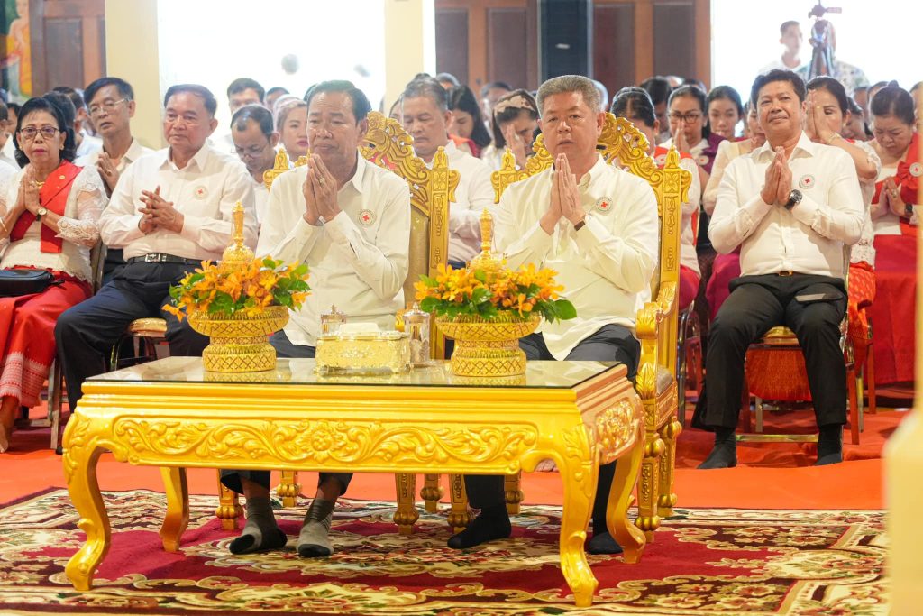 សាខាកាកបាទក្រហមកម្ពុជា ខេត្តព្រះសីហនុ បានប្រារព្ធព្រះរាជពិធីបុណ្យចម្រើនព្រះជន្មវស្សាគម្រប់៨៨ យាងចូល ៨៩ ព្រះវស្សា សម្តេចព្រះមហាក្សត្រី នរោត្តម មុនិនាថសីហនុ