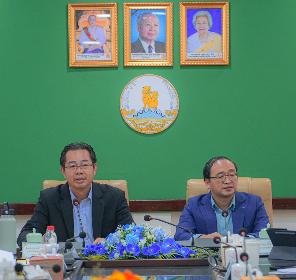 ឯកឧត្ដម ម៉ាង ស៊ីណេត និងឯកឧត្តម អ៉ឹម សុខធី បានដឹកនាំកិច្ចប្រជុំពិភាក្សាជាមួយអ្នកវិនិយោគដែលបានដាក់ពាក្យស្នើសុំគោលការណ៍លើកទឹកចិត្ត តាមរយៈកម្មវិធីពិសេសជំរុញការវិនិយោគក្នុងខេត្តព្រះសីហនុ ឆ្នាំ២០២៤