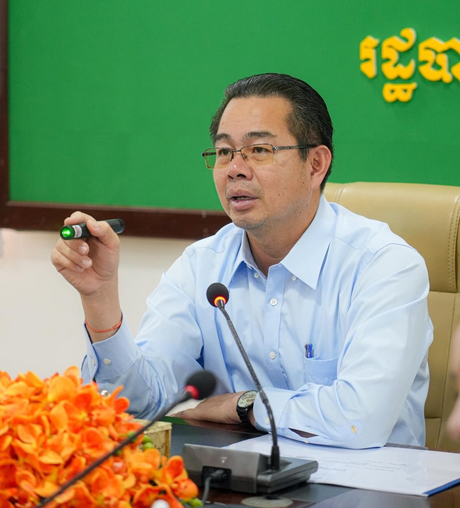 ឯកឧត្តម ម៉ាង ស៊ីណេត អភិបាល នៃគណៈអភិបាលខេត្តព្រះសីហនុ បានដឹកនាំកិច្ចប្រជុំពិភាក្សាអំពីការងារតុបតែងលម្អភ្លើង ក្នុងក្រុងព្រះសីហនុ