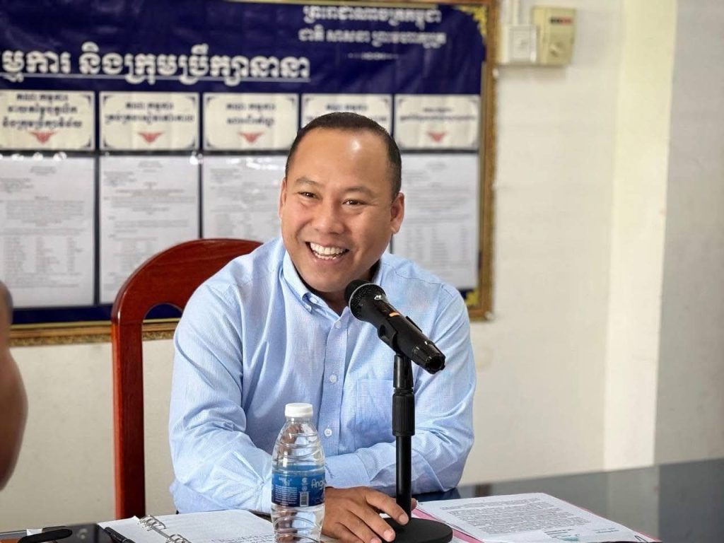 លោក ឡុង ឌីម៉ង់ អភិបាលរង នៃគណៈអភិបាលខេត្តព្រះសីហនុ បានអញ្ជើញដឹកនាំកិច្ចប្រជុំ ស្តីពីការបង្កានិងបង្ក្រាបក្មេងទំនើងក្នុងសហគមន៍ ជាមួយគណៈនាយក និងលោកគ្រូអ្នកគ្រូ នៃសាលាដែលមានទីតាំងក្នុងសង្កាត់លេខ១