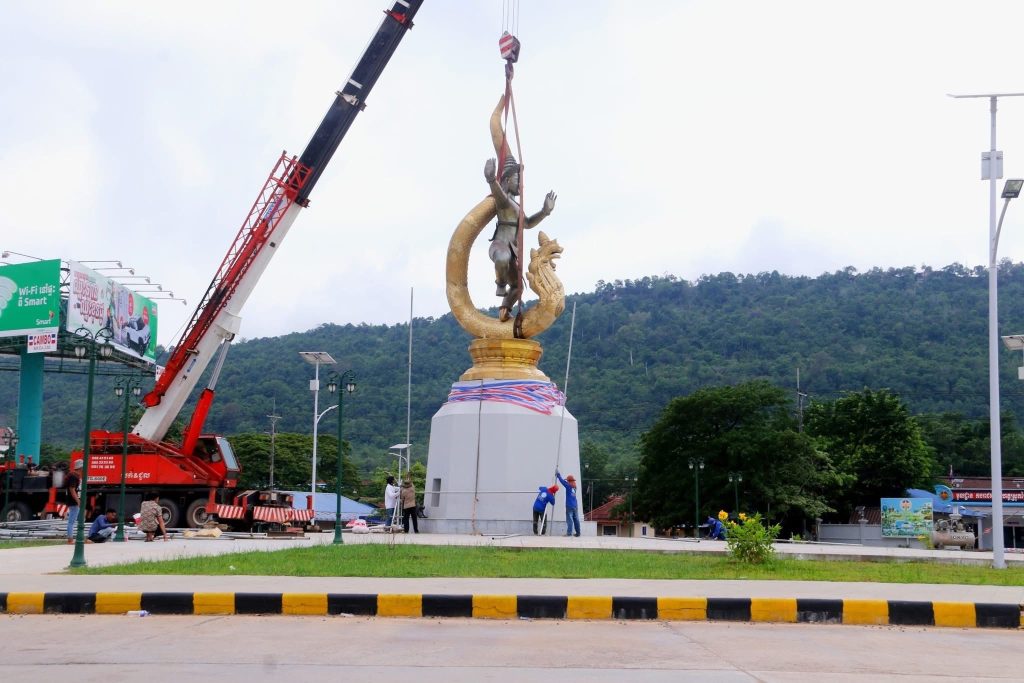 នៅថ្ងៃទី១០ ខែមេសា ឆ្នាំ២០២៥ រដ្ឋបាលស្រុកព្រៃនប់បានរៀបចំតម្កល់រូបសំណាកព្រះភិរុណ នៅទីតាំងរង្វង់មូលវាលរេញ។