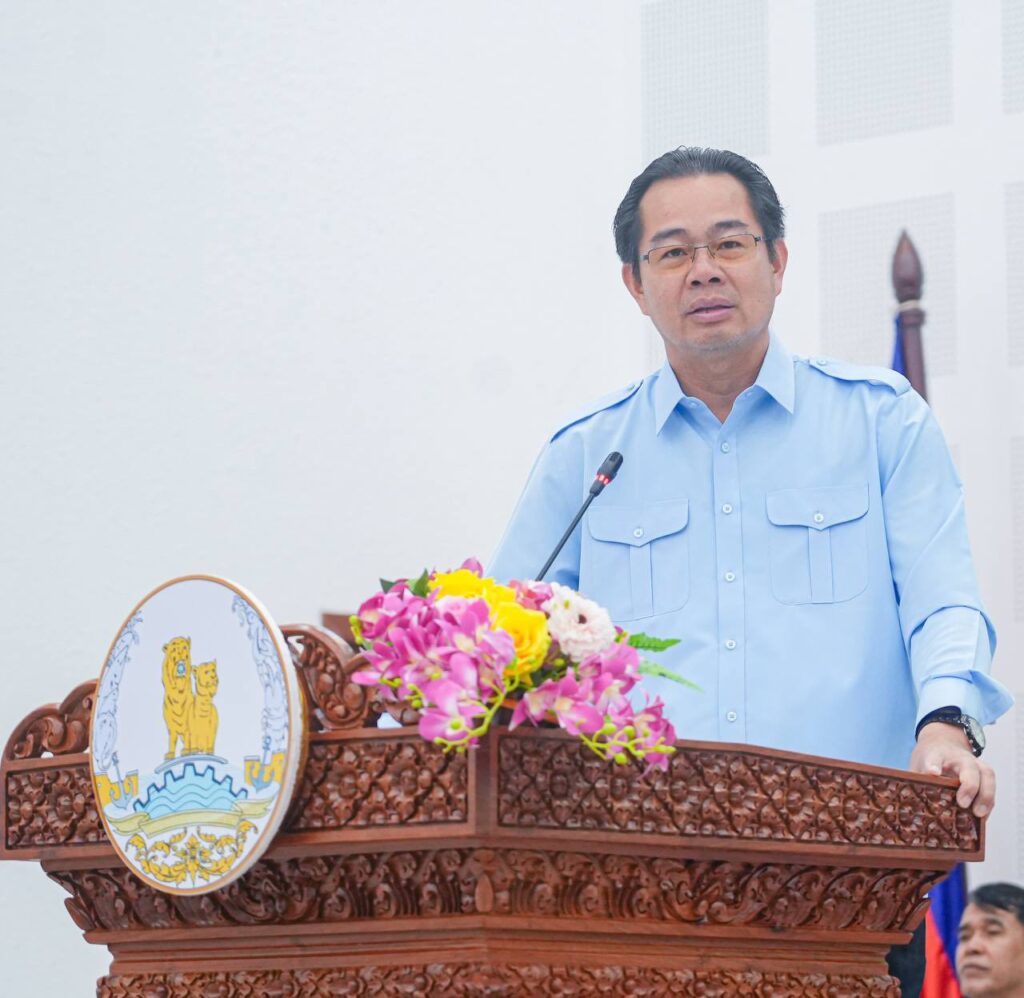 ឯកឧត្តម ម៉ាង ស៊ីណេត បានរៀបចំកន្លែងស្នាក់នៅ២យប់ និងអាហារ៦ពេល ដល់បេក្ខជន​ និងគណៈកម្មការប្រឡងដែលអញ្ជើញស្នាក់នៅ និងប្រឡងនៅមណ្ឌលទាំងពីរនៃស្រុកព្រៃនប់