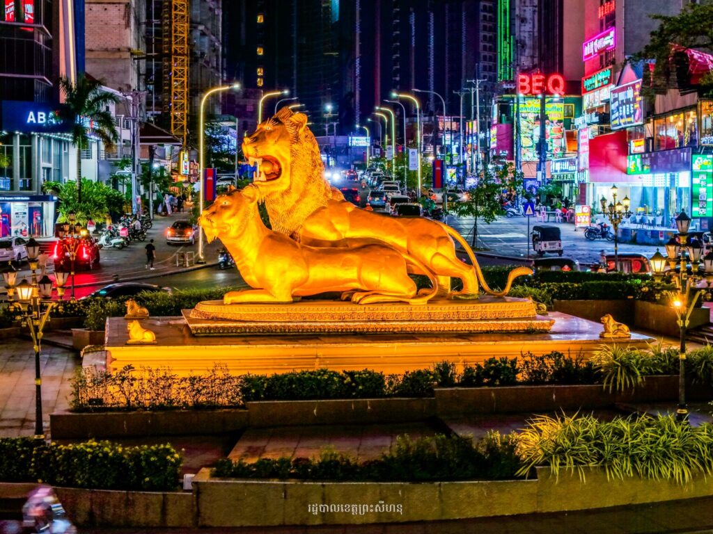 រូបសំណាក​សត្វ​«​តោ​ញី ឈ្មោល​»