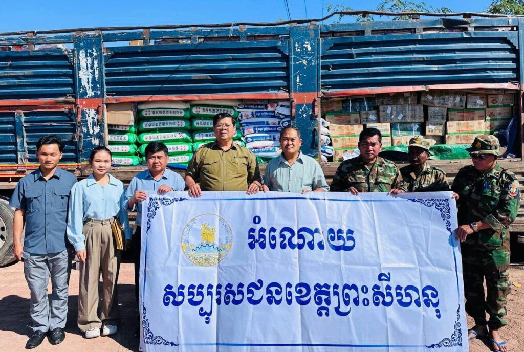 លោក នៃ គង់ បានដឹកនាំក្រុមការងារ នាំយកអំណោយជាស្បៀងអាហារ គ្រឿងឧបភោគបរិភោគ ថ្នាំសង្កូវ និងសម្ភារប្រើប្រាស់ផ្សេងៗទៀត ដែលបានមកពីការចូលរួមបរិច្ចាគរបស់បងប្អូនប្រជាពលរដ្ឋនៅខេត្តព្រះសីហនុ ជូនដល់វីរកងទ័ពខ្មែរនៅសមរភូមិមុខដែលកំពុងការពារបូរណភាពដែនដីខ្មែរ និងប្រជាពលរដ្ឋភៀសសឹកប្រគល់ជូនដល់បងប្អូនវីរៈកងទ័ពដែលឈរជើងនៅទិសបន្ទាយមានជ័យ