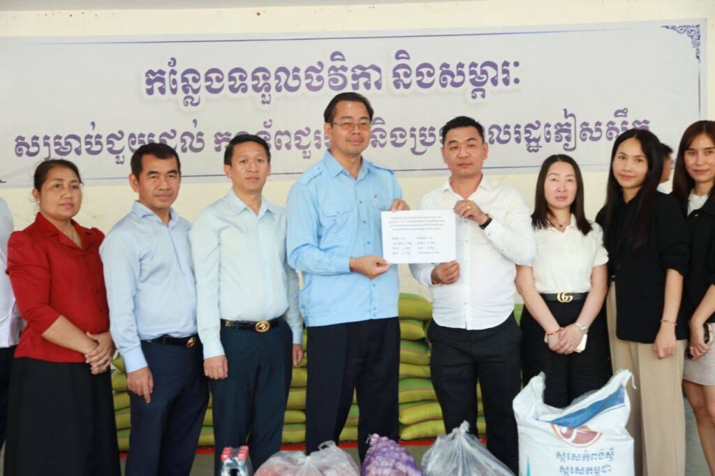 សូមថ្លែងអំណរគុណយ៉ាងជ្រាលជ្រៅដល់បងប្អូនប្រជាពលរដ្ឋ និងមន្រ្តីរាជការទាំងអស់ ដែលបានចូលរួមបរិច្ចាគអំណោយជាថវិកា ស្បៀងអាហារ គ្រឿងឧបភោគបរិភោគ ថ្នាំសង្កូវ និងសម្ភារប្រើប្រាស់ផ្សេងៗ