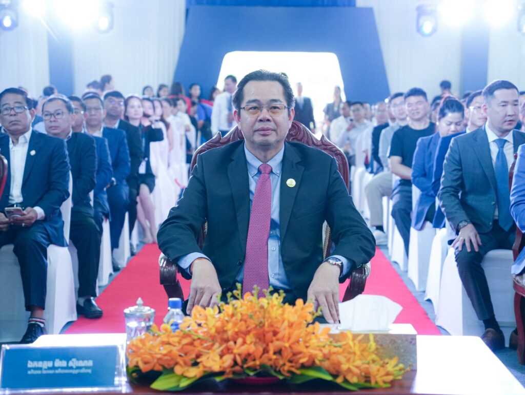 ឯកឧត្តម ម៉ាង ស៊ីណេត បានអញ្ជើញជាអធិបតីក្នុងពិធីសម្ពោធដាក់ឱ្យប្រើប្រាស់ជាផ្លូវការអគារថ្មី ធនាគារវឌ្ឍនៈអាស៊ីចំកាត់ (ABA) សាខាក្រុងកំពង់សោម-សង្កាត់បិតត្រាំង