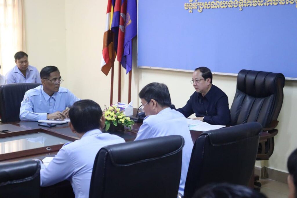 នៅសាលប្រជុំមន្ទីរប្រៃសណីយ៍និងទូរគមនាគមន៍ខេត្តព្រះសីហនុ មានរៀបចំកិច្ចប្រជុំជាមួយប្រតិបត្តិករទូរគមនាគមន៍ក្នុងខេត្តព្រះសីហនុទាំងអស់ ដែលដឹកនាំដោយលោក យស់ សុធា