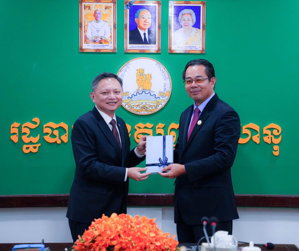 ឯកឧត្តម ម៉ាង ស៊ីណេត បានអញ្ជើញទទួលជួបសម្តែងការគួរសម និងពិភាក្សាការងារជាមួយ ឯកឧត្តម ស្ទីវិន ផាំង ឈីវី (Steven Pang Chee Wee)