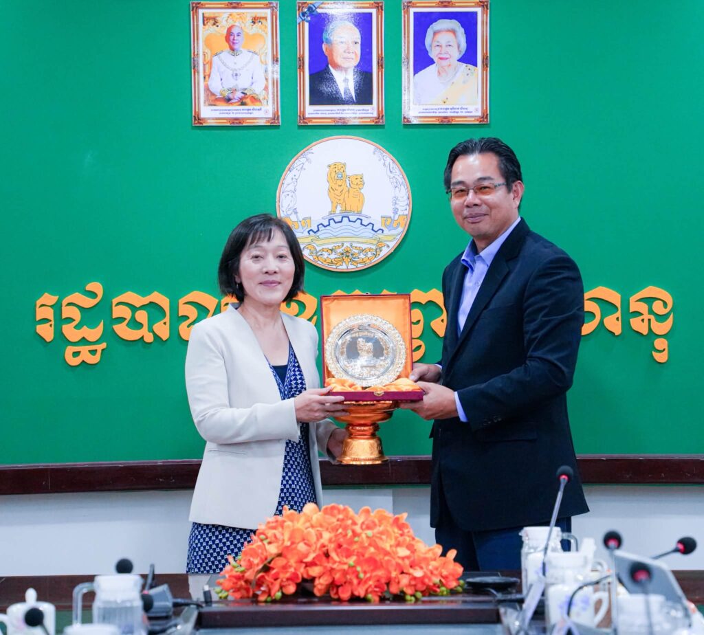 ឯកឧត្តម ម៉ាង ស៊ីណេត បានអញ្ជើញទទួលជួបសម្តែងការគួរសមជាមួយលោកស្រី Kazuko Ishigiki