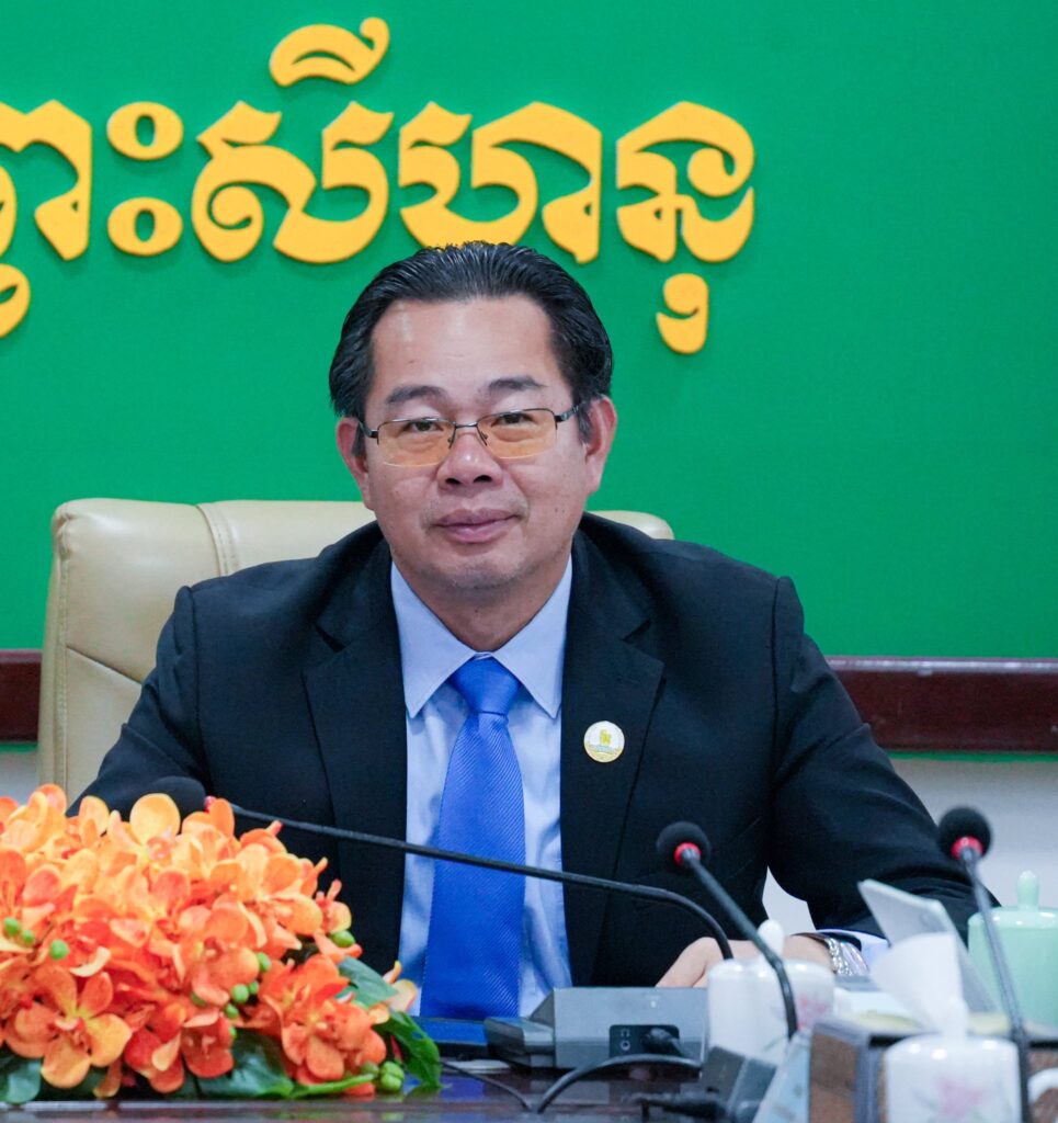 ឯកឧត្តម ម៉ាង ស៊ីណេត និងឯកឧត្តមបណ្ឌិត យ៉េត វីណែល បានអញ្ជើញដឹកនាំក្នុងកិច្ចប្រជុំពិភាក្សាលើការរៀបចំផែនការចុះត្រួតពិនិត្យ និងវាយតម្លៃទីតាំងសង្ស័យ និងទីតាំងត្រូវបង្ក្រាប និងបិទសៀល (Seal) កន្លងមកពាក់ព័ន្ធនឹងករណីឆបោកតាមប្រព័ន្ធបច្ចេកវិទ្យា