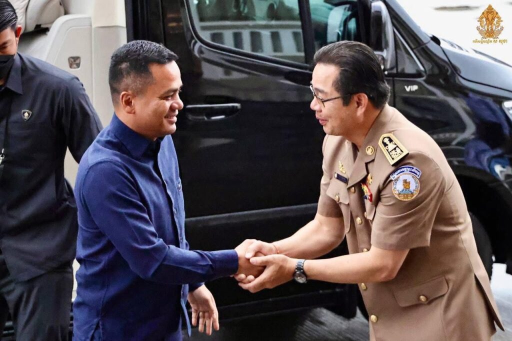 ឯកឧត្តម ម៉ាង ស៊ីណេត បានអញ្ជើញចូលរួមក្នុងកិច្ចប្រជុំតាមដានវឌ្ឍនភាពការងារបង្ក្រាបបទល្មើសឆបោកតាមប្រព័ន្ធបច្ចេកវិទ្យា (Online Scams) ក្នុងភូមិសាស្ត្រខេត្តព្រះសីហនុ