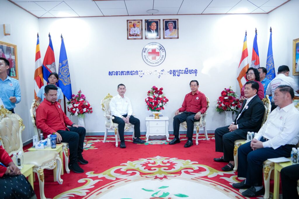ឯកឧត្តម ម៉ាង ស៊ីណេត អញ្ជើញទទួលអំណោយមនុស្សធម៌លើកទី៣ ពីបងប្អូនសប្បុរសជនក្នុង និងក្រៅខេត្តព្រះសីហនុ ក្នុងឱកាសខួបលើកទី១៦៣ ទិវាពិភពលោកកាកបាទក្រហម និងអឌ្ឍចន្ទក្រហម ៨ឧសភា ២០២៦