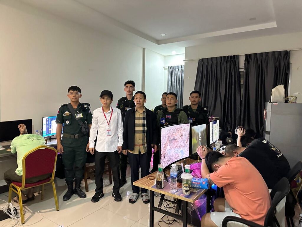កម្លាំងគណៈបញ្ជាការឯកភាពរដ្ឋបាលខេត្តព្រះសីហនុ បានបើកប្រតិបត្តិការចុះបង្ក្រាបករណីបទល្មើសឆបោកតាមប្រព័ន្ធបច្ចេកវិទ្យា (ONLINE SCAMS) ក្នុងទីតាំងផ្ទះល្វែងមួយកន្លែង