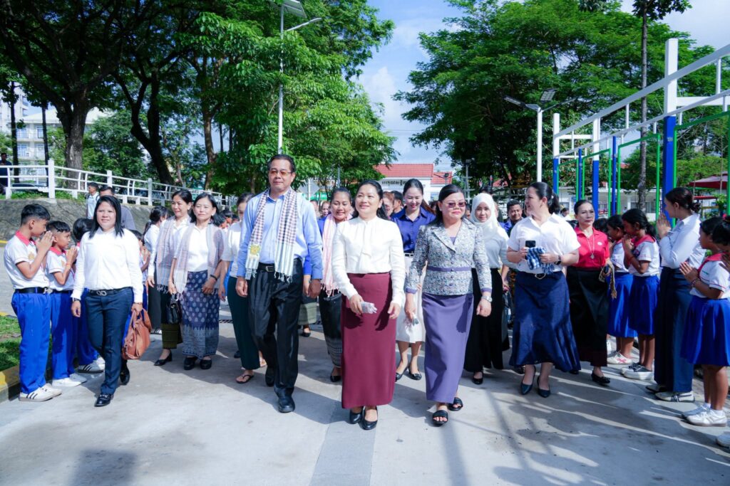 ឯកឧត្តម ម៉ាង ស៊ីណេត និងលោកជំទាវ បាន អញ្ជើញចូលរួមអបអរសាទរទិវាកុមារអន្តរជាតិ ១មិថុនា និងសម្ពោធដាក់ឱ្យប្រើប្រាស់សមិទ្ធផលនានានៅសាលាបឋមសិក្សា ហ៊ុន សែន មិត្តភាព
