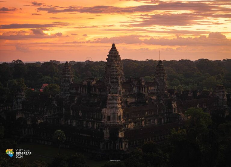 កម្ពុជា ជាប្រទេសដែលសម្បូរទៅដោយប្រពៃណី ទំនៀមទម្លាប់ និងវប្បធម៌ដ៏ល្អផូរផង់តាំងពីយូរលង់ណាស់មកហើយ