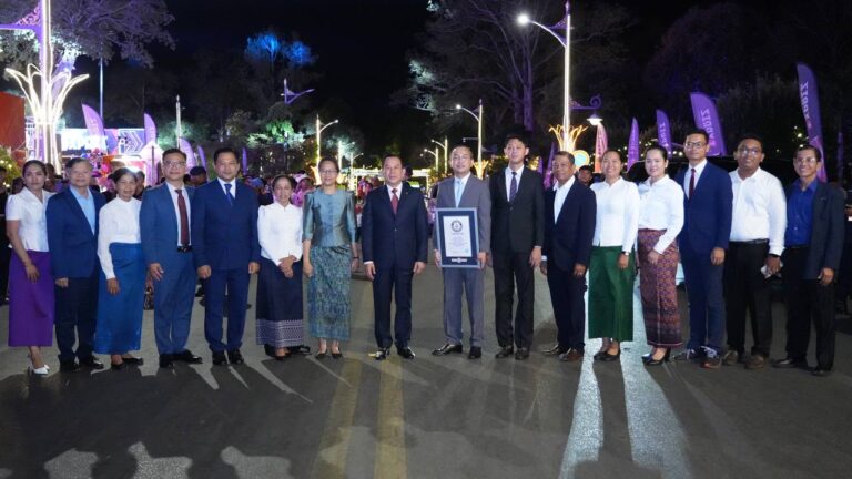 មោទនភាពជាតិខ្មែរ! Guinness World Records ប្រគល់វិញ្ញាបនបត្របញ្ជាក់ពីការបំបែកឯតទគ្គកម្ម «ការតាំងបង្ហាញរថយន្ត SUPER CARS / HYPER CARS ច្រើនជាងគេបំផុតលើពិភពលោក» ជូនប្រទេសកម្ពុជា